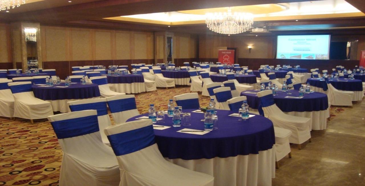 Savoy Suites Manesar Гургаон Экстерьер фото