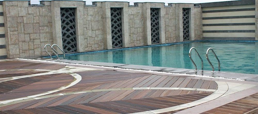 Savoy Suites Manesar Гургаон Экстерьер фото