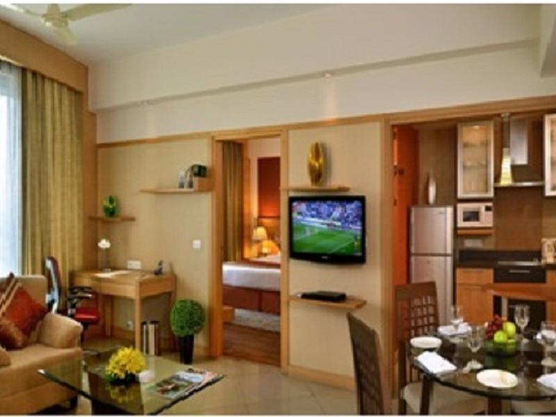 Savoy Suites Manesar Гургаон Экстерьер фото