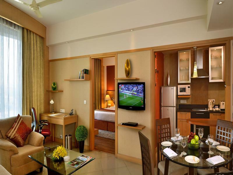 Savoy Suites Manesar Гургаон Экстерьер фото