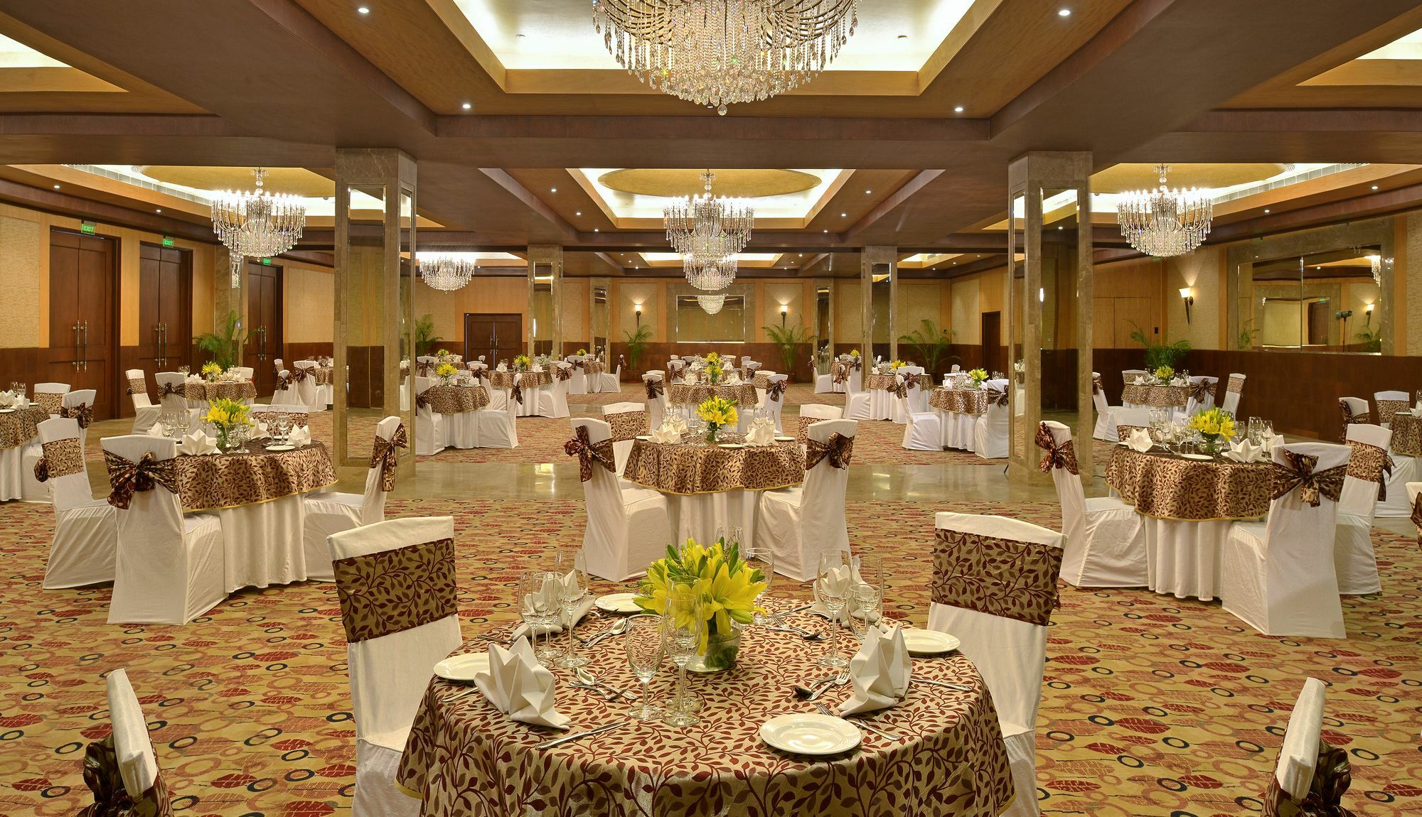 Savoy Suites Manesar Гургаон Экстерьер фото